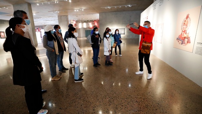 visitantes en el MUNA