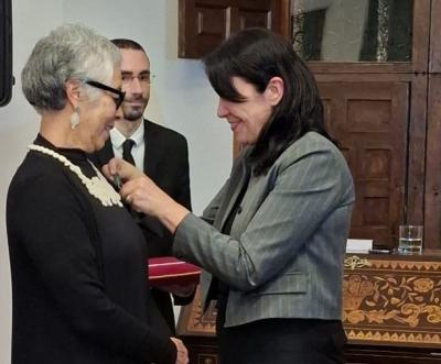 Directora del Museo Pachacamac recibe condecoración francesa por su destacada trayectoria en favor del patrimonio cultural
