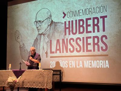 LUM conmemoró los 20 años de la partida de Hubert Lanssiers con ceremonia y testimonios 